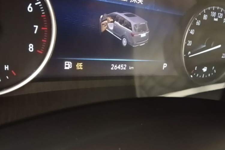 Used Buick GL8 2023 Land Executive Class Comfort Model Odometer Close Up