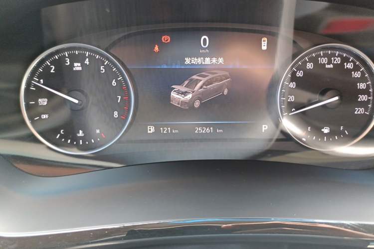 Used Buick GL8 2023 Land Executive Class Comfort Model Odometer Close Up