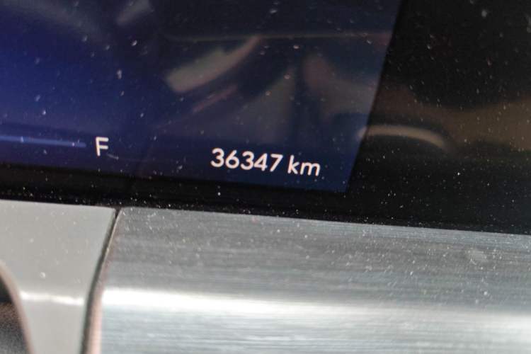 Used Buick GL8 2023 ES Lu Zun Deluxe Model Odometer Close Up
