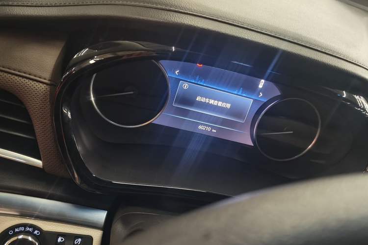 Used Buick GL8 2023 Land Executive Class Comfort Model Odometer Close Up