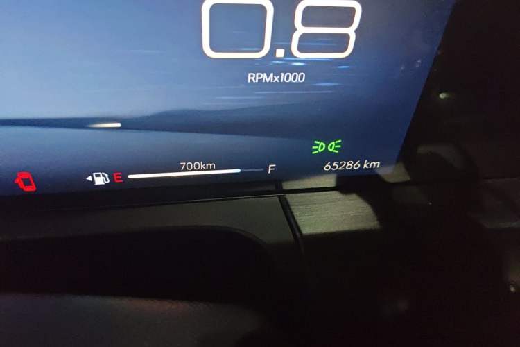 Used Buick GL8 2023 ES Lu Zun Deluxe Model Odometer Close Up