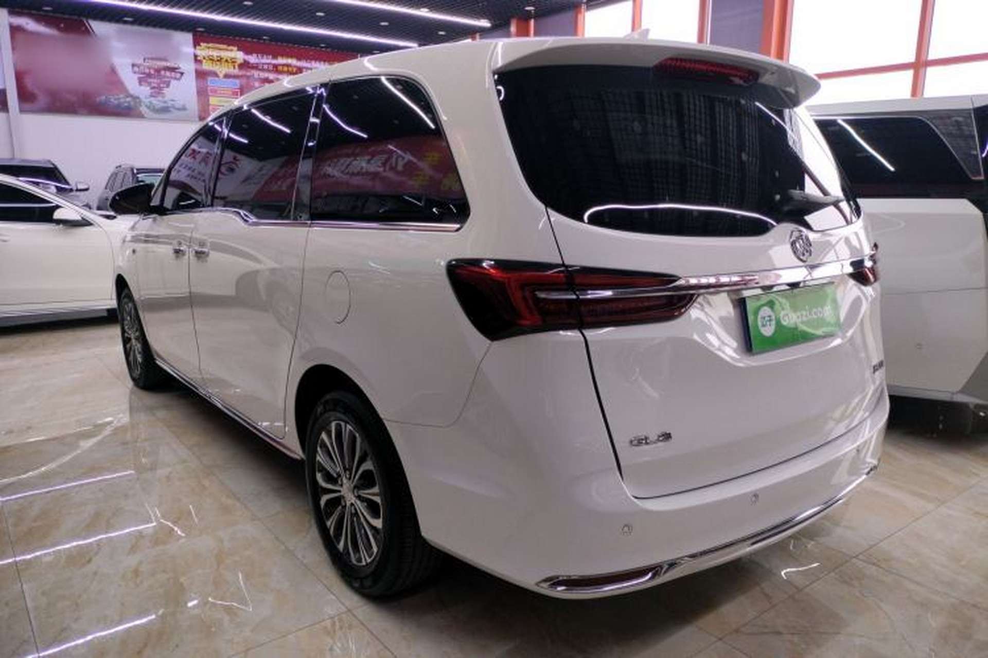 Used Buick GL8 2023 Facelifted Land Cruiser Executive Luxury Version Rear Left 45 Deg