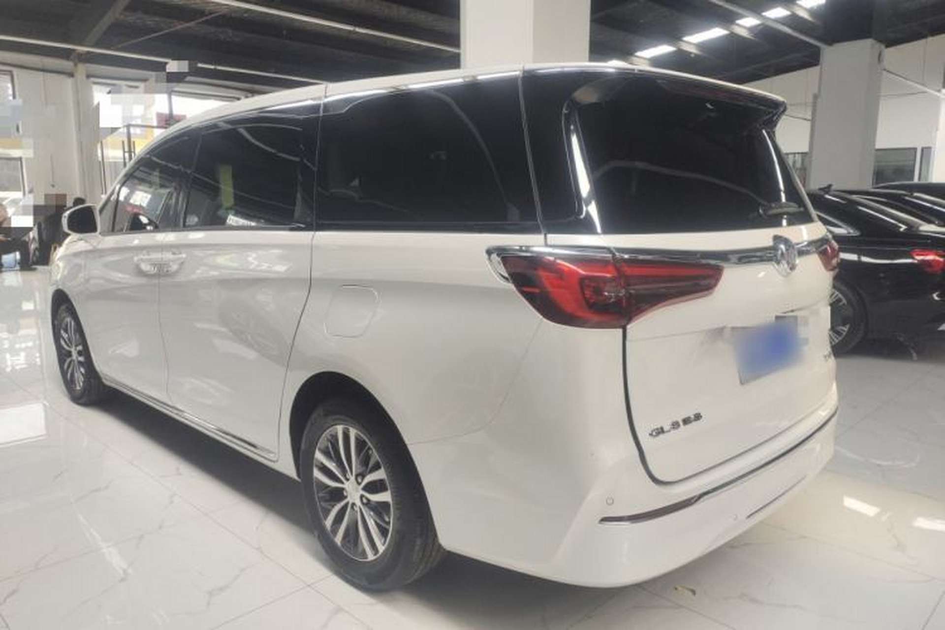 Used Buick GL8 2023 ES Lu Zun Comfort Model Rear Left 45 Deg