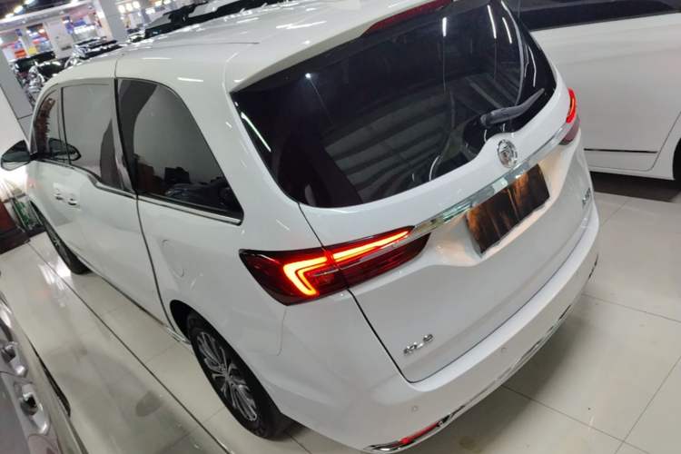 Used Buick GL8 2023 Facelifted Land Cruiser Executive Luxury Version Rear Left 45 Deg