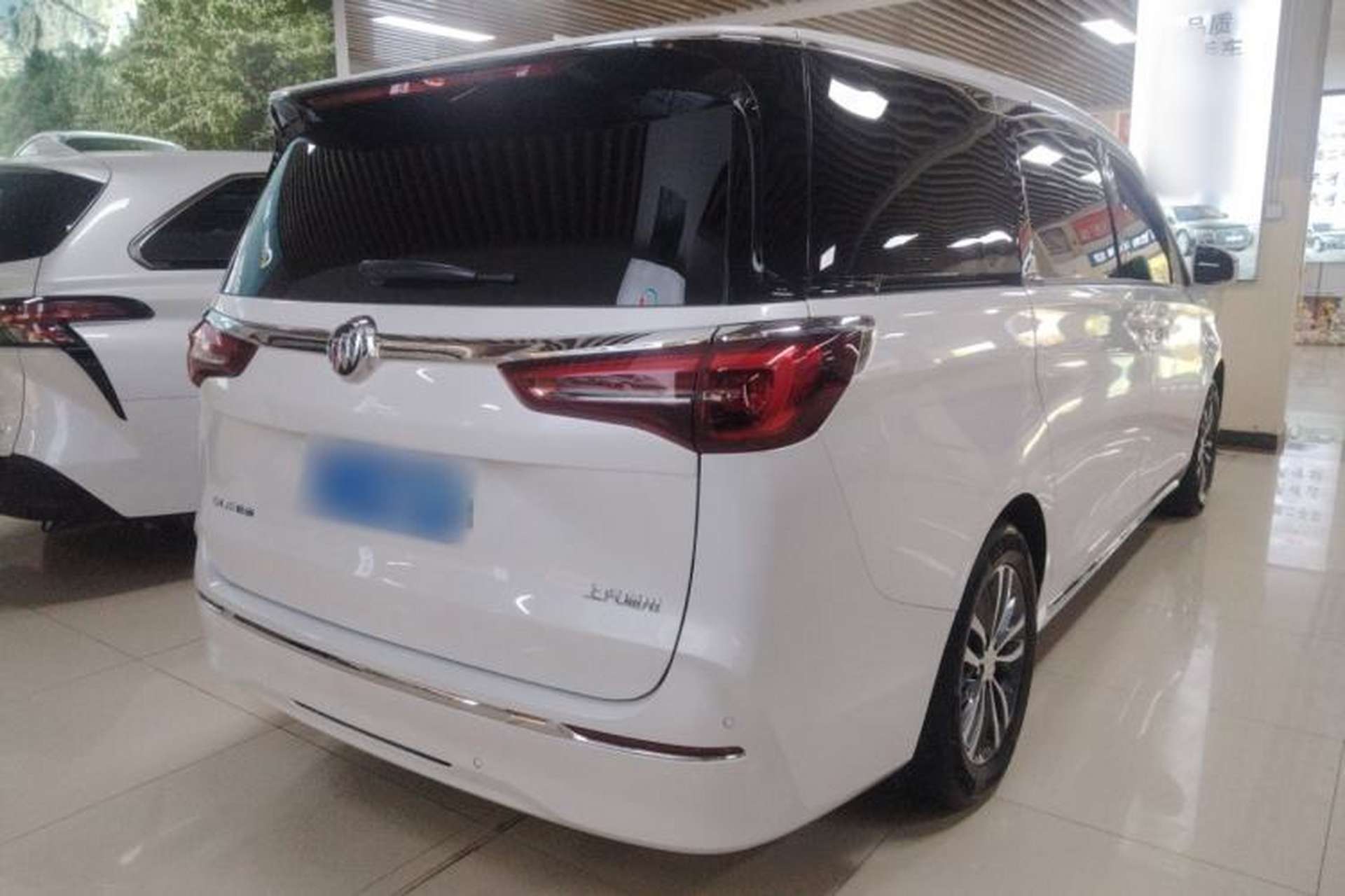 Used Buick GL8 2023 ES Lu Zun Comfort Model Rear Right 45 Deg