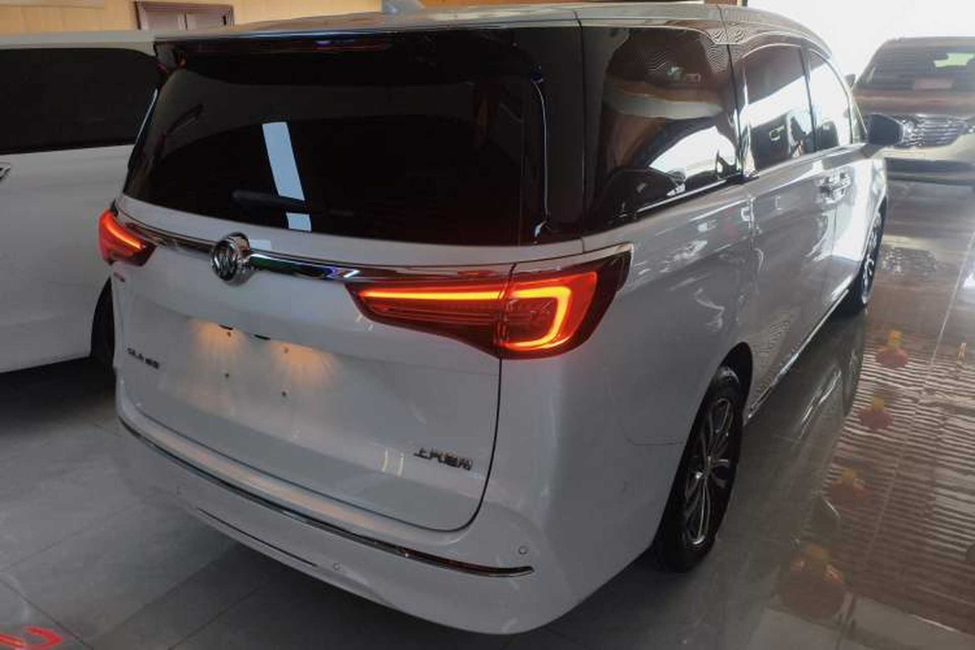 Used Buick GL8 2023 ES Lu Zun Deluxe Model Rear Right 45 Deg