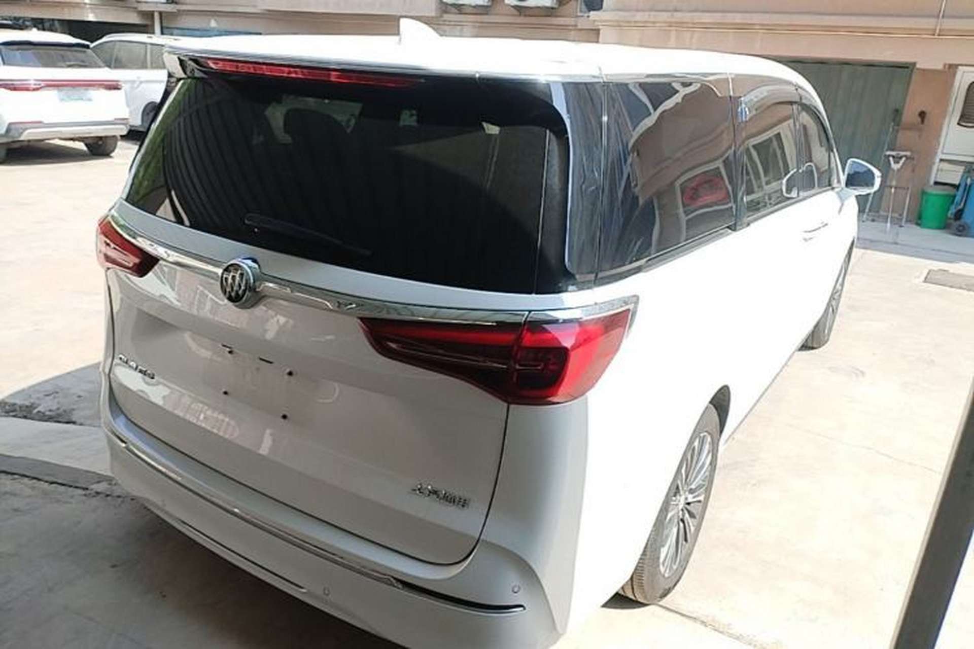 Used Buick GL8 2023 ES Lu Zun Luxury Model Rear Right 45 Deg