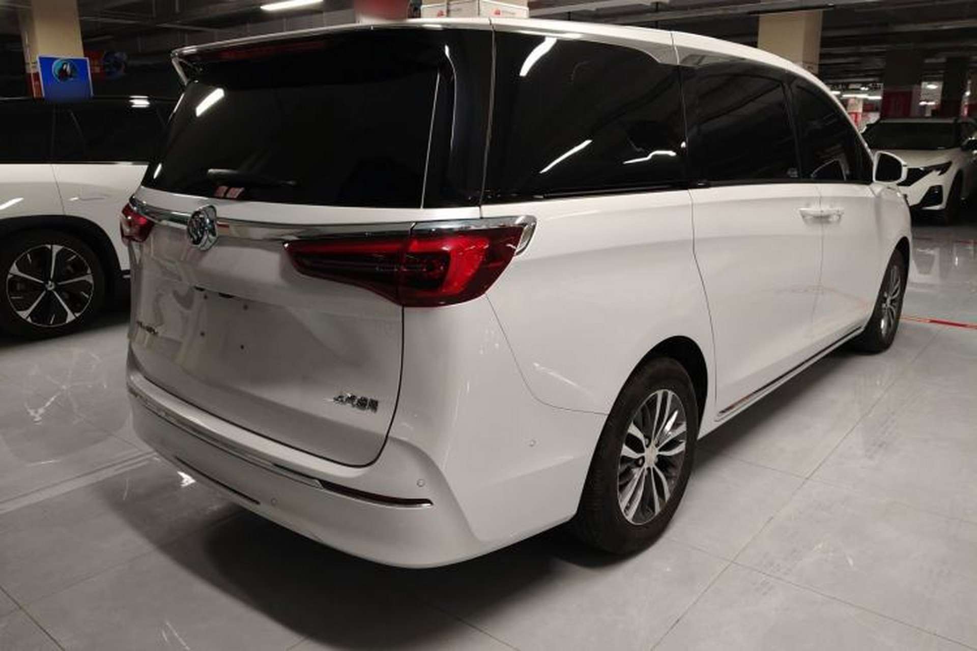 Used Buick GL8 2023 ES Lu Zun Deluxe and Yue Edition Rear Right 45 Deg