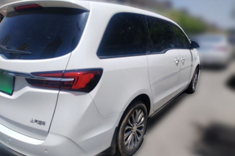 Used Buick GL8 2023 Facelifted Land Cruiser Executive Luxury Version Rear Right 45 Deg