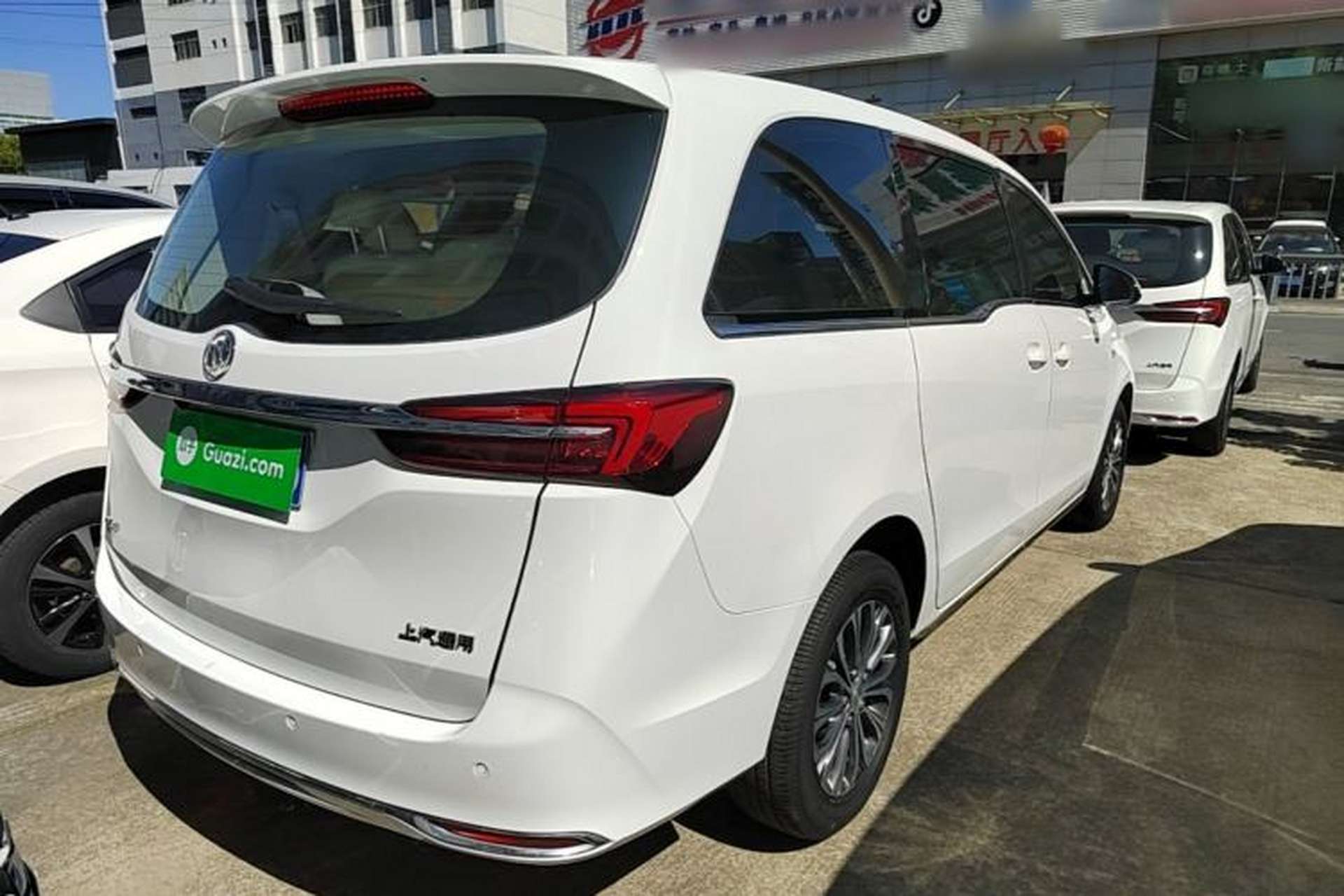 Used Buick GL8 2023 Land Executive Class Comfort Model Rear Right 45 Deg