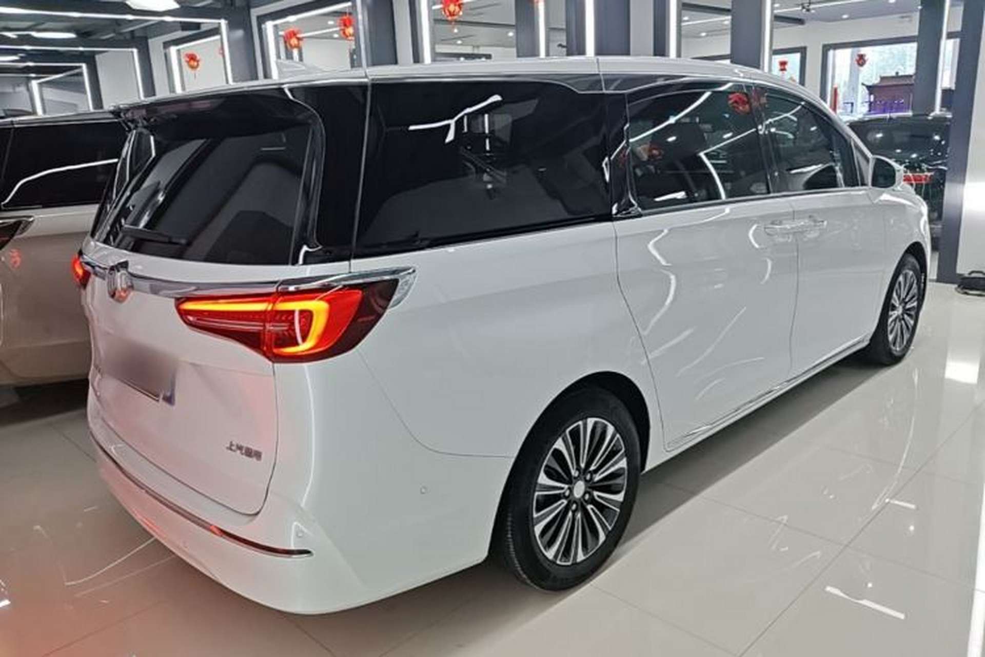 Used Buick GL8 2023 ES Lu Zun Flagship Model Rear Right 45 Deg