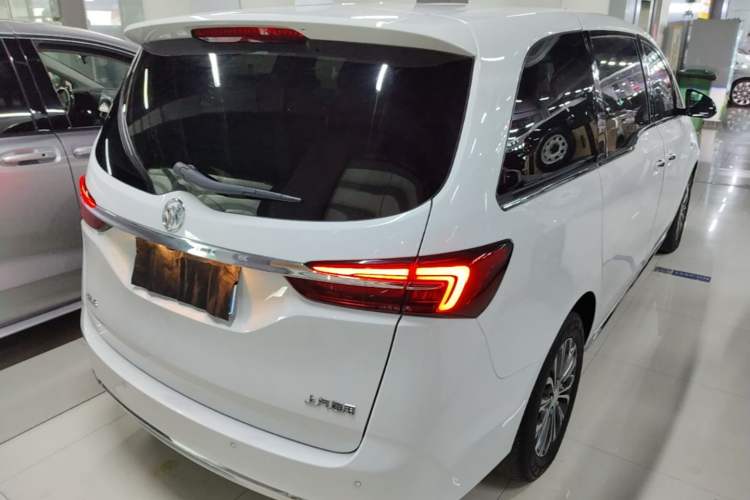 Used Buick GL8 2023 Facelifted Land Cruiser Executive Luxury Version Rear Right 45 Deg