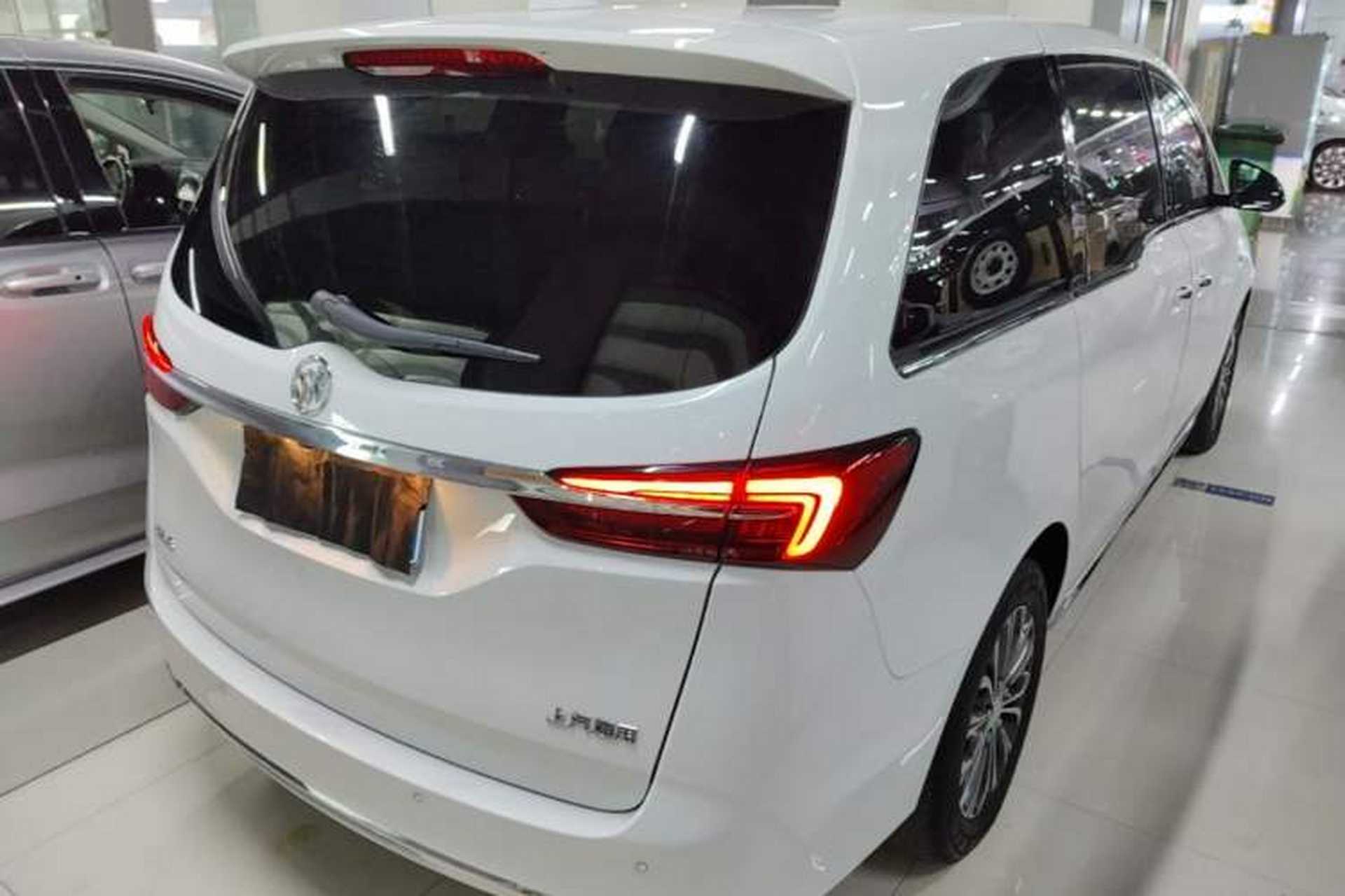 Used Buick GL8 2023 Facelifted Land Cruiser Executive Luxury Version Rear Right 45 Deg