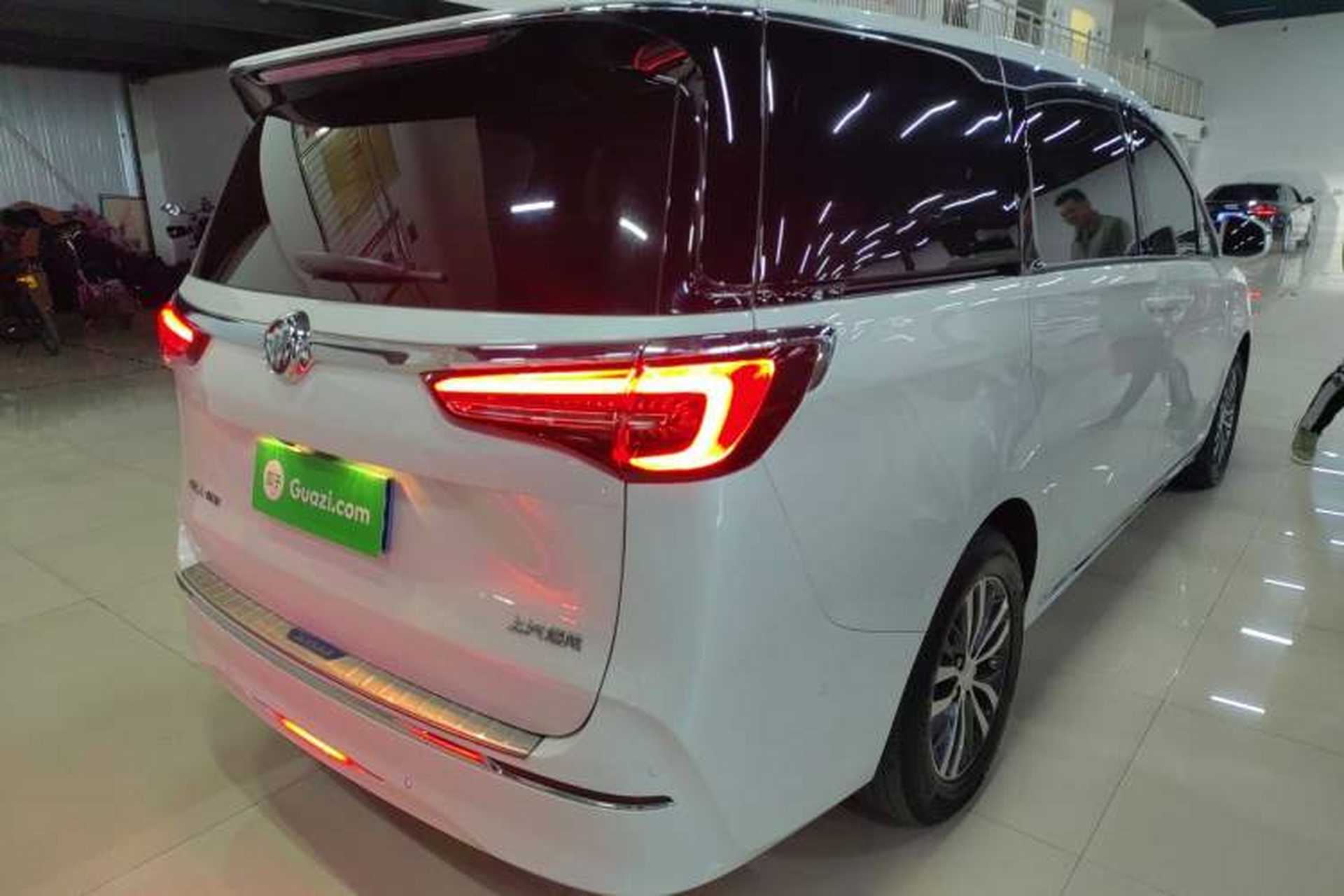 Used Buick GL8 2023 ES Lu Zun Deluxe Model Rear Right 45 Deg