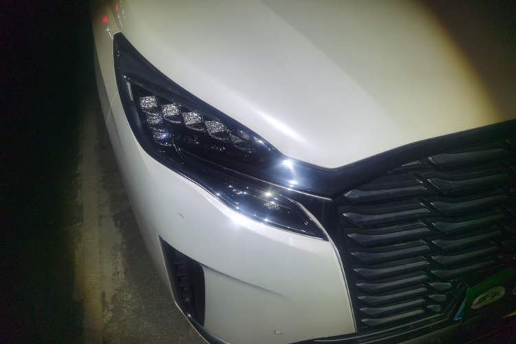 Used Buick GL8 2023 ES Lu Zun Deluxe Model Right Front Headlight