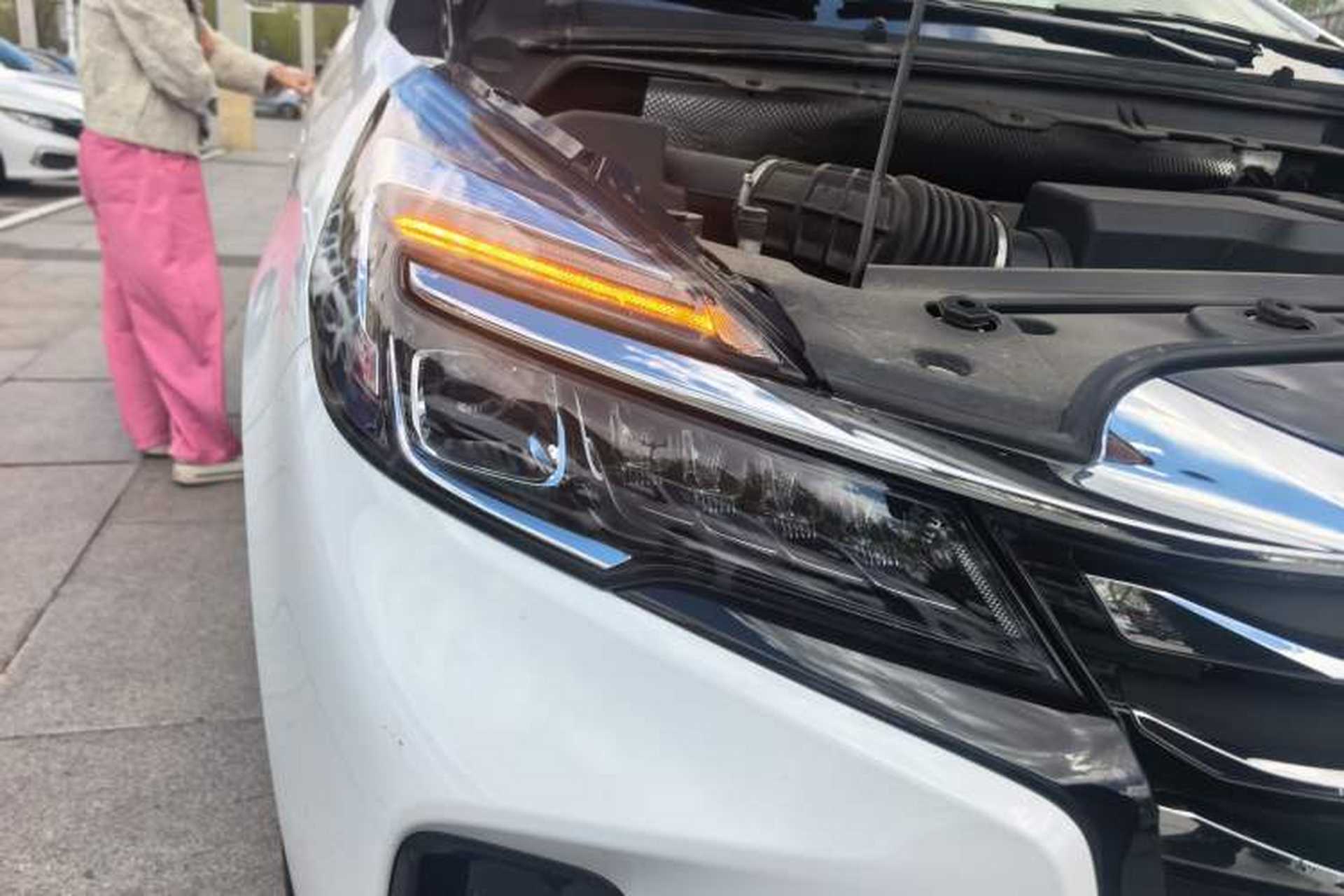 Used Buick GL8 2023 Facelifted Land Cruiser Executive Luxury Version Right Front Headlight