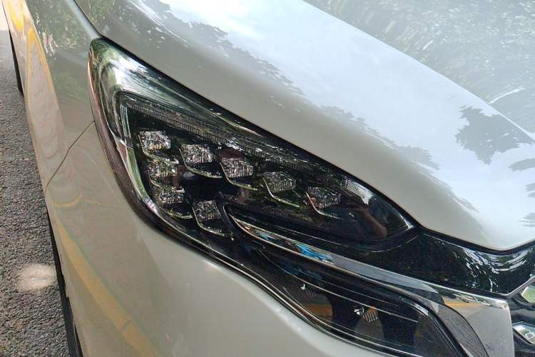 Used Buick GL8 2023 ES Lu Zun Deluxe Model Right Front Headlight