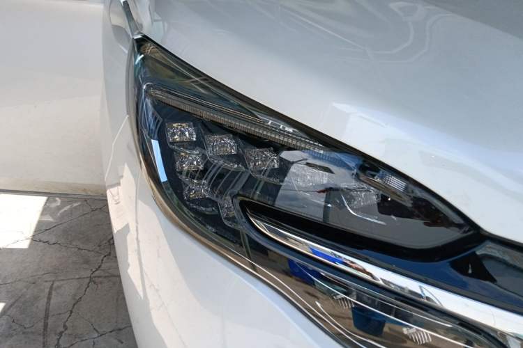 Used Buick GL8 2023 ES Lu Zun Comfort Model Right Front Headlight