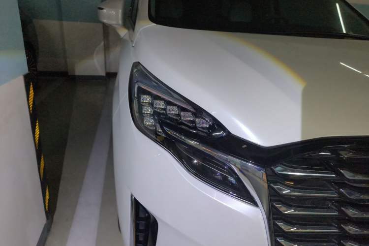 Used Buick GL8 2023 ES Lu Zun Deluxe and Yue Edition Right Front Headlight