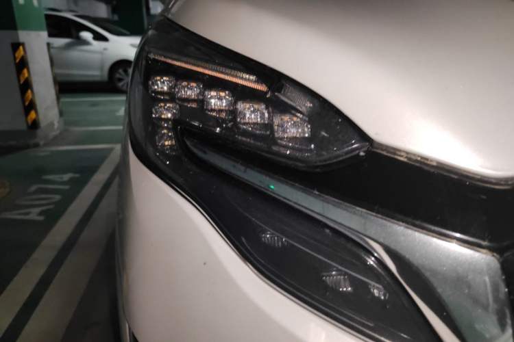Used Buick GL8 2023 ES Lu Zun Deluxe Model Right Front Headlight