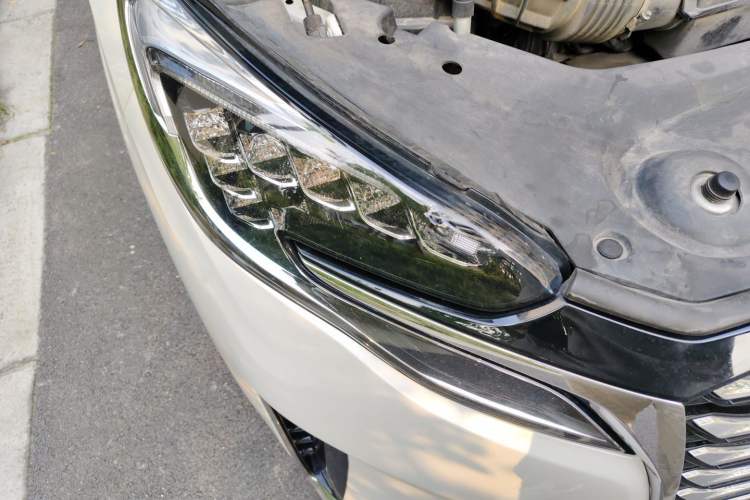 Used Buick GL8 2023 ES Lu Zun Comfort Model Right Front Headlight