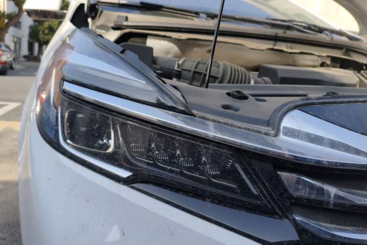Used Buick GL8 2023 Land Executive Class Comfort Model Right Front Headlight