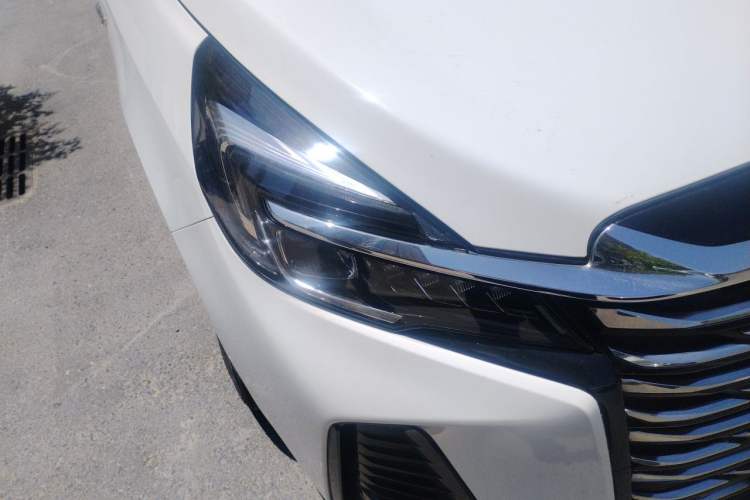 Used Buick GL8 2023 Facelifted Land Cruiser Executive Luxury Version Right Front Headlight