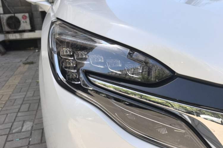 Used Buick GL8 2023 ES Lu Zun Luxury Model Right Front Headlight