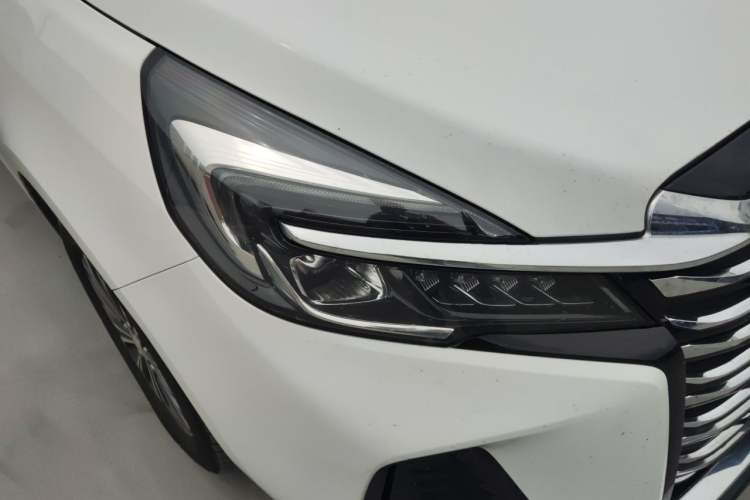 Used Buick GL8 2023 Facelifted Land Cruiser Executive Luxury Version Right Front Headlight