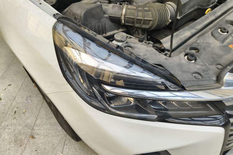 Used Buick GL8 2023 Facelifted Land Cruiser Executive Luxury Version Right Front Headlight