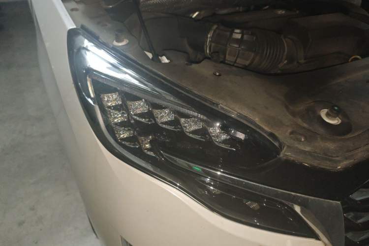 Used Buick GL8 2023 ES Lu Zun Luxury Edition and Yue Version Right Front Headlight