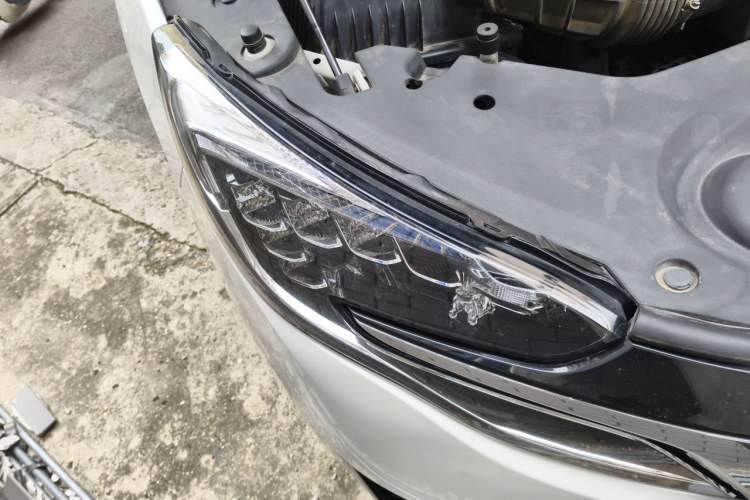 Used Buick GL8 2023 ES Lu Zun Deluxe Model Right Front Headlight