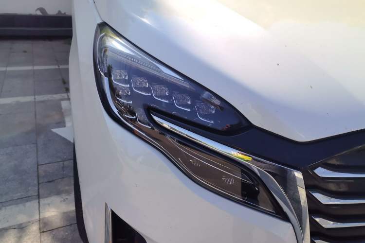 Used Buick GL8 2023 ES Lu Zun Comfort Model Right Front Headlight