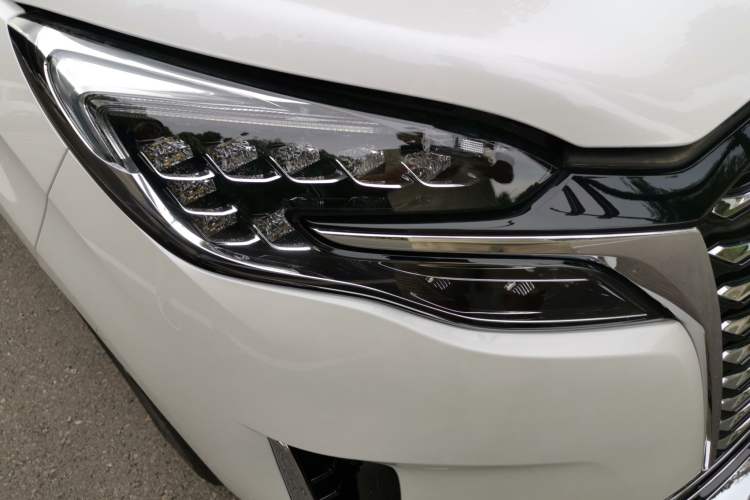 Used Buick GL8 2023 ES Lu Zun Luxury Model Right Front Headlight