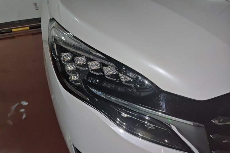 Used Buick GL8 2023 ES Lu Zun Deluxe Model Right Front Headlight