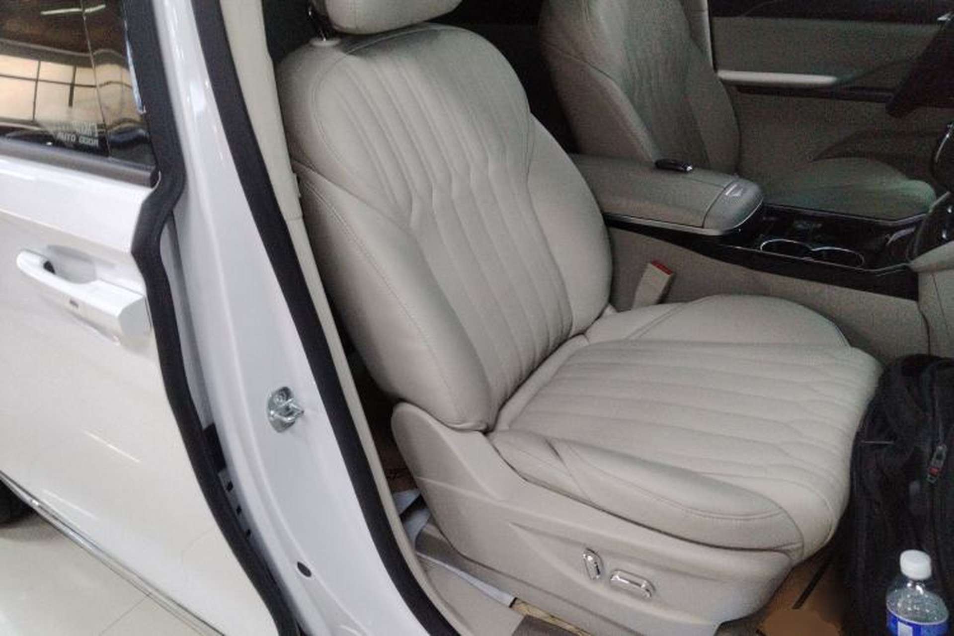 Used Buick GL8 2023 ES Lu Zun Comfort Model Right Front Seat