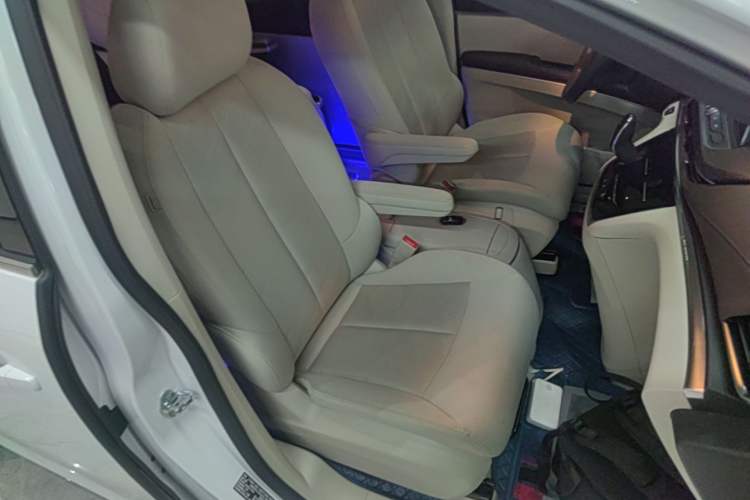 Used Buick GL8 2023 Land Executive Class Comfort Model Right Front Seat