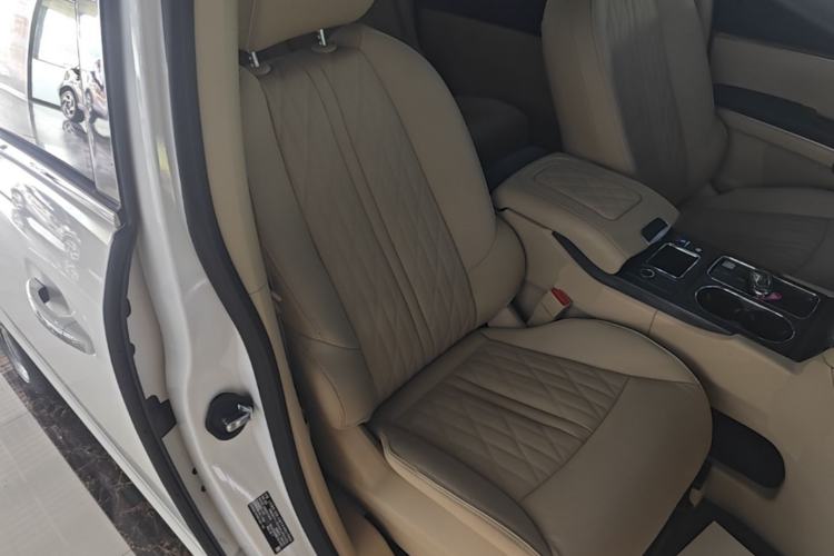 Used Buick GL8 2023 Facelifted Land Cruiser Executive Luxury Version Right Front Seat