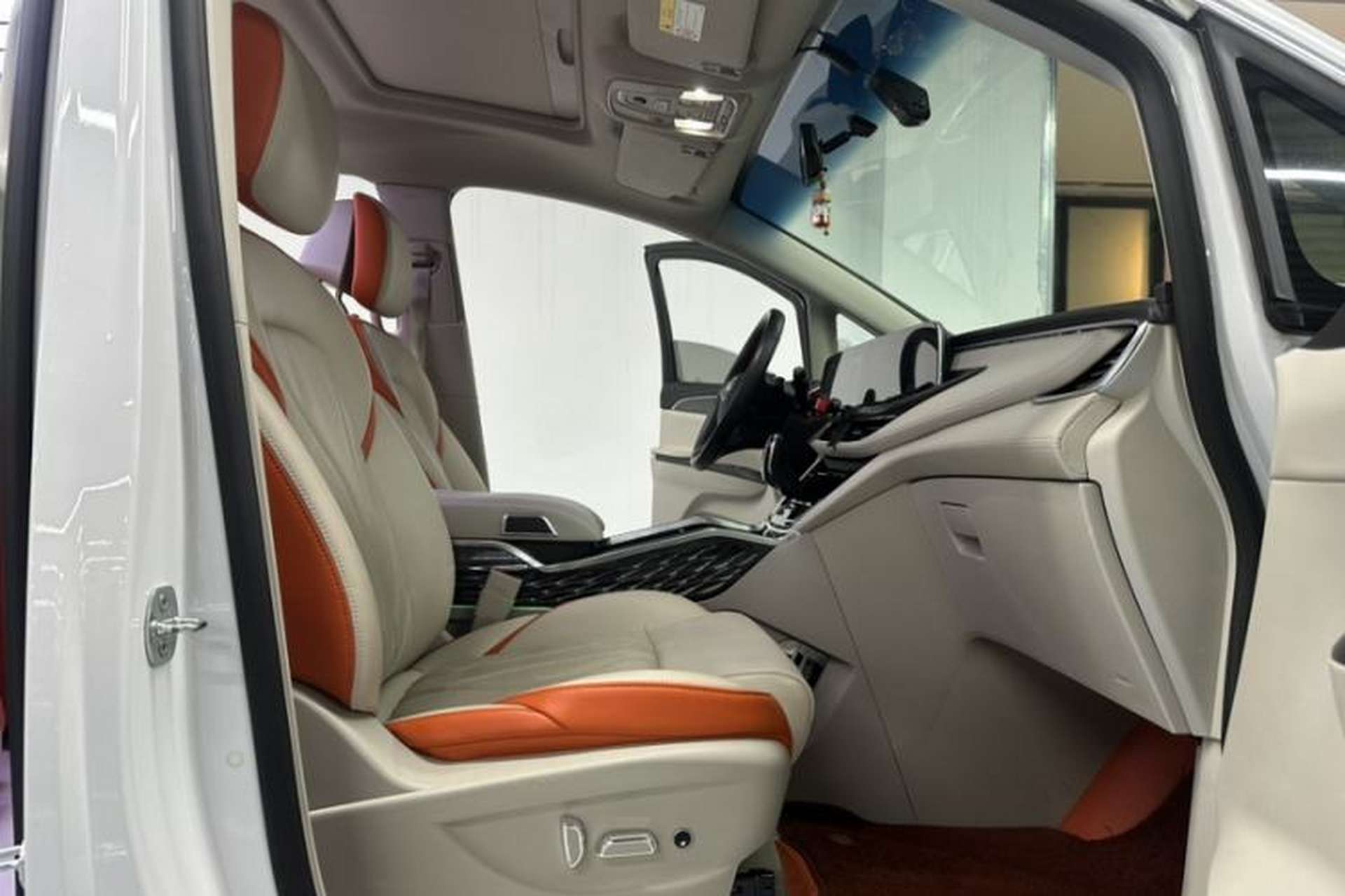Used Buick GL8 2023 ES Lu Zun Comfort Model Right Front Seat