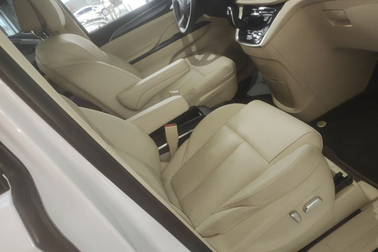 Used Buick GL8 2023 ES Lu Zun Deluxe Model Right Front Seat