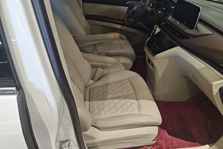 Used Buick GL8 2023 Land Executive Class Smart Enjoyment Model Right Front Seat
