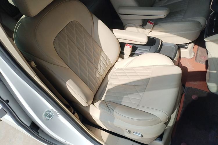 Used Buick GL8 2023 ES Lu Zun Luxury Model Right Front Seat