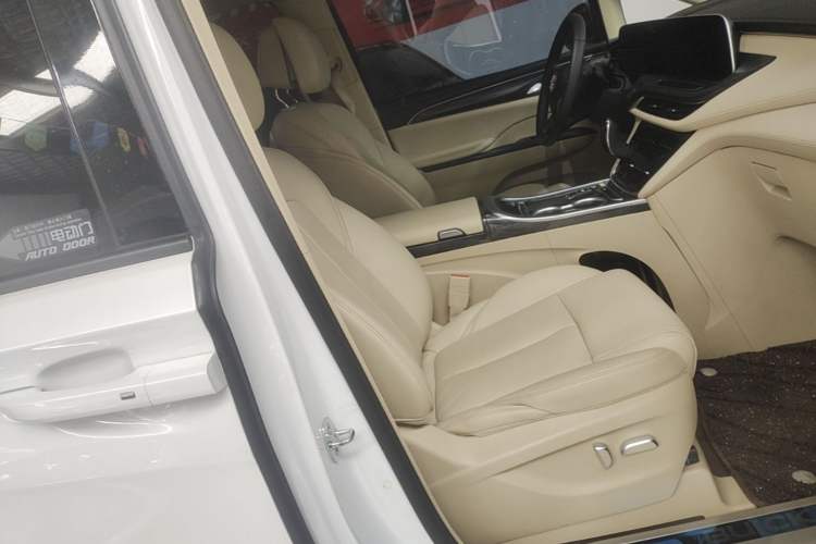 Used Buick GL8 2023 ES Lu Zun Deluxe Model Right Front Seat