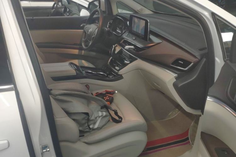 Used Buick GL8 2023 Land Executive Class Comfort Model Right Front Seat