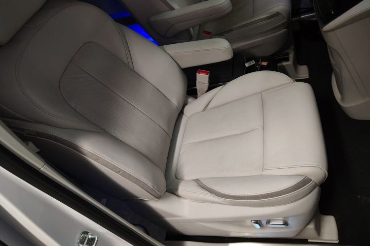 Used Buick GL8 2023 ES Lu Zun Deluxe and Yue Edition Right Front Seat