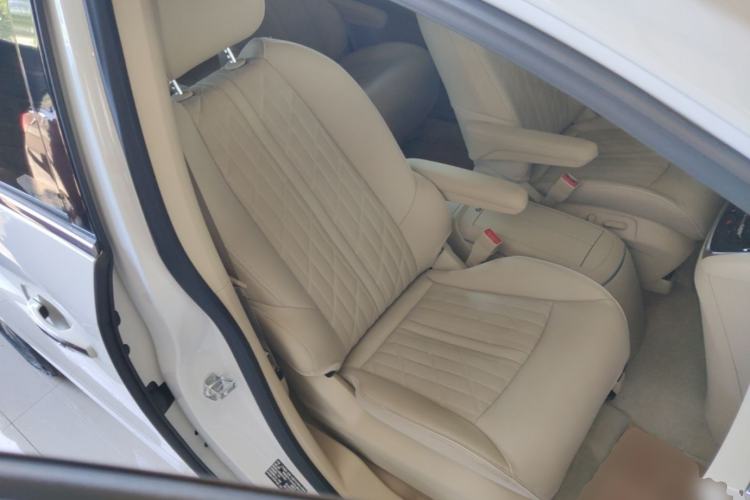 Used Buick GL8 2023 Land Executive Class Deluxe Model Right Front Seat