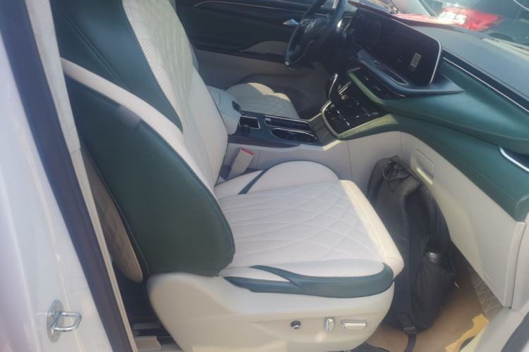 Used Buick GL8 2023 ES Lu Zun Comfort Model Right Front Seat