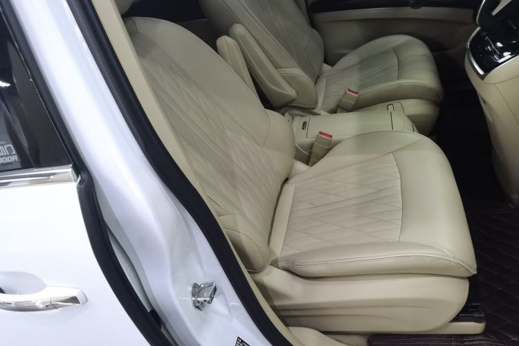 Used Buick GL8 2023 Facelifted Land Cruiser Executive Luxury Version Right Front Seat