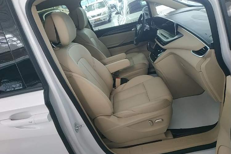 Used Buick GL8 2023 ES Lu Zun Deluxe Model Right Front Seat