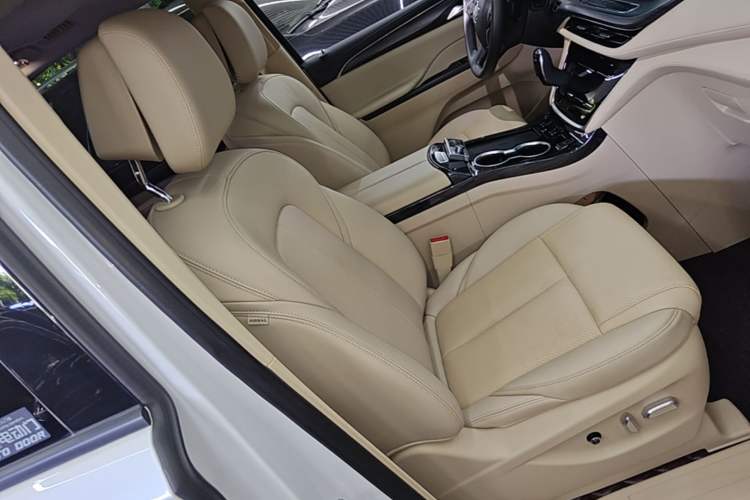 Used Buick GL8 2023 ES Lu Zun Deluxe Model Right Front Seat